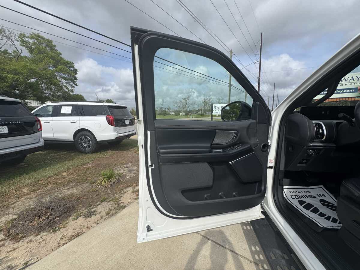 Used 2025 Ford Expedition Tremor image 33