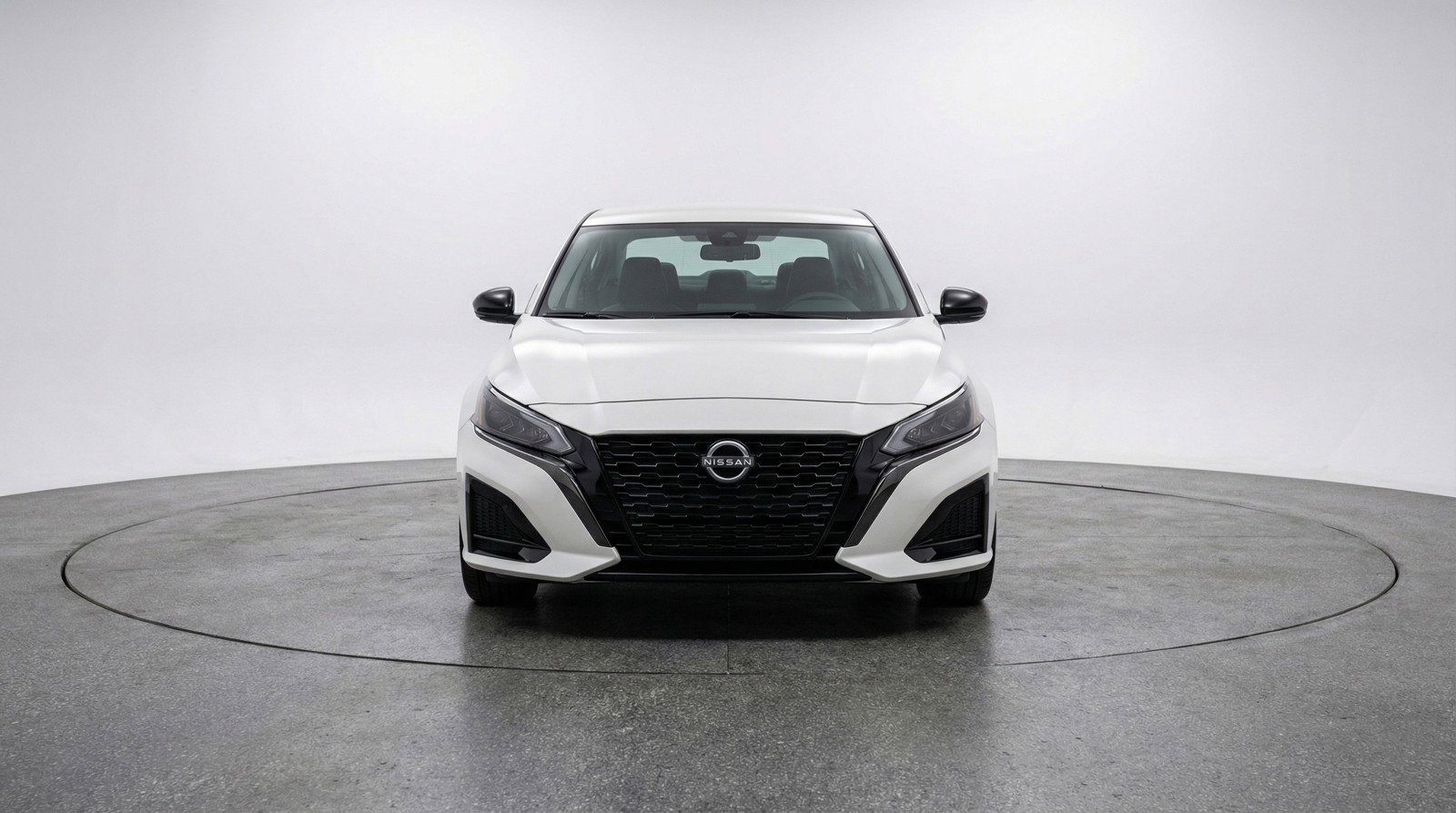 Used 2025 Nissan Altima 2.5 SV FWD image 2