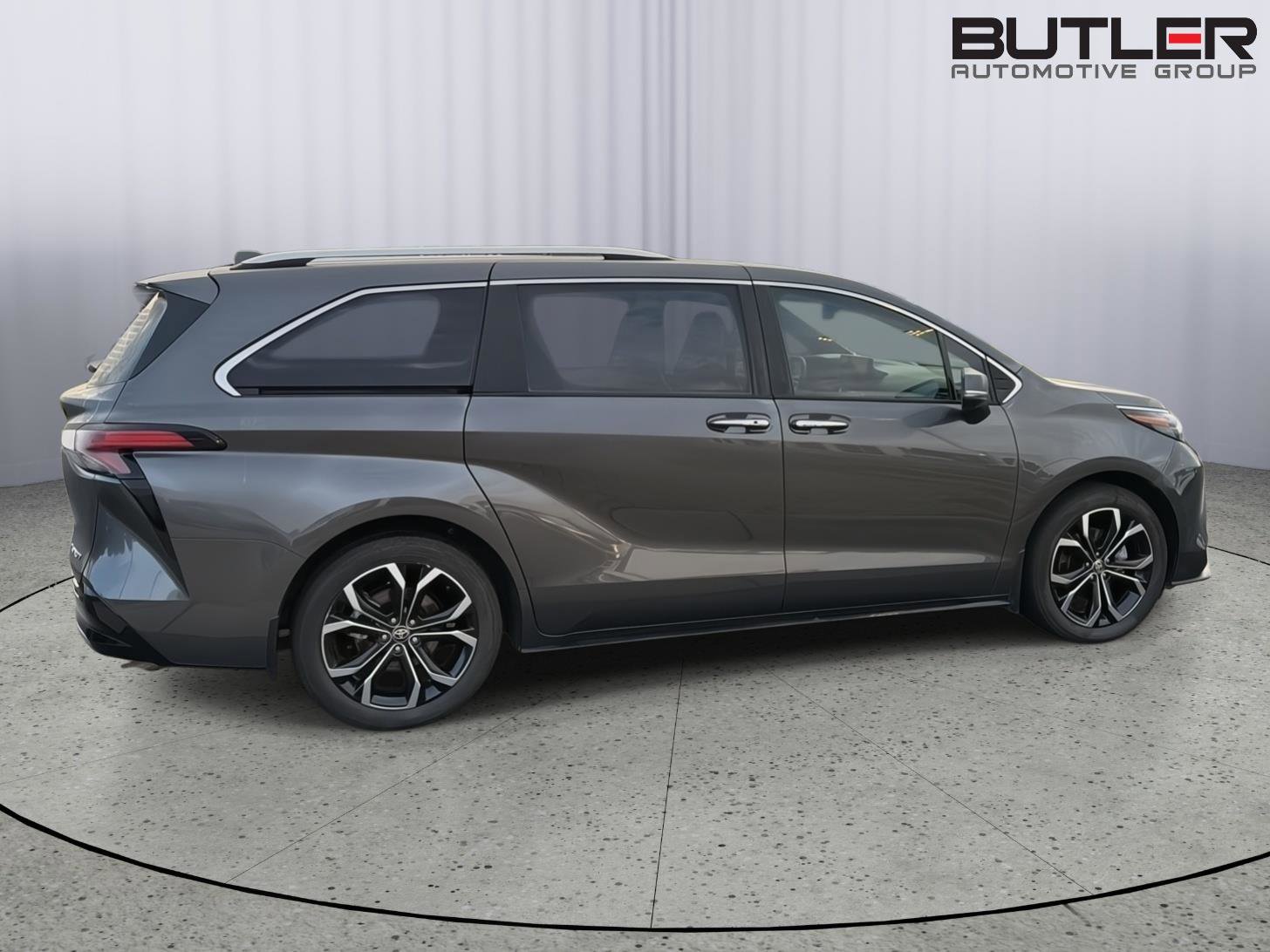 Certified 2025 Toyota Sienna Platinum FWD image 7
