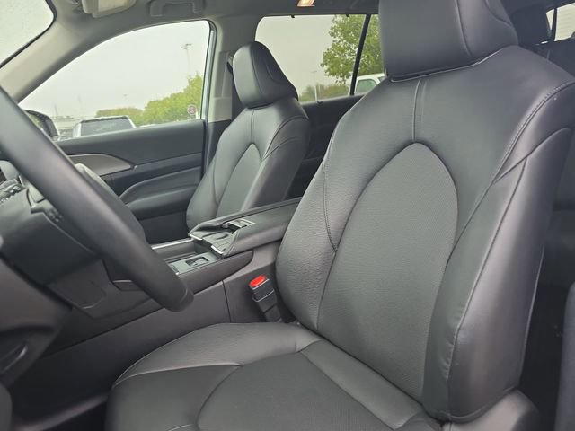 Certified 2025 Toyota Grand Highlander FWD image 16