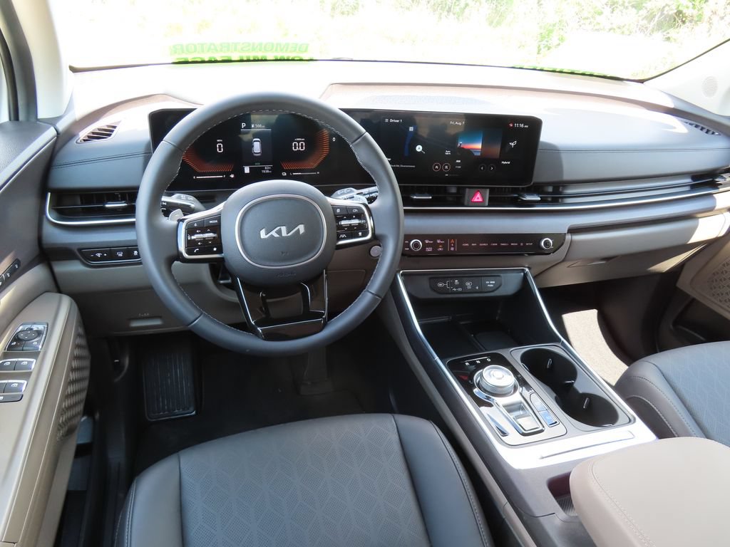 Certified 2026 Kia Carnival EX FWD image 4