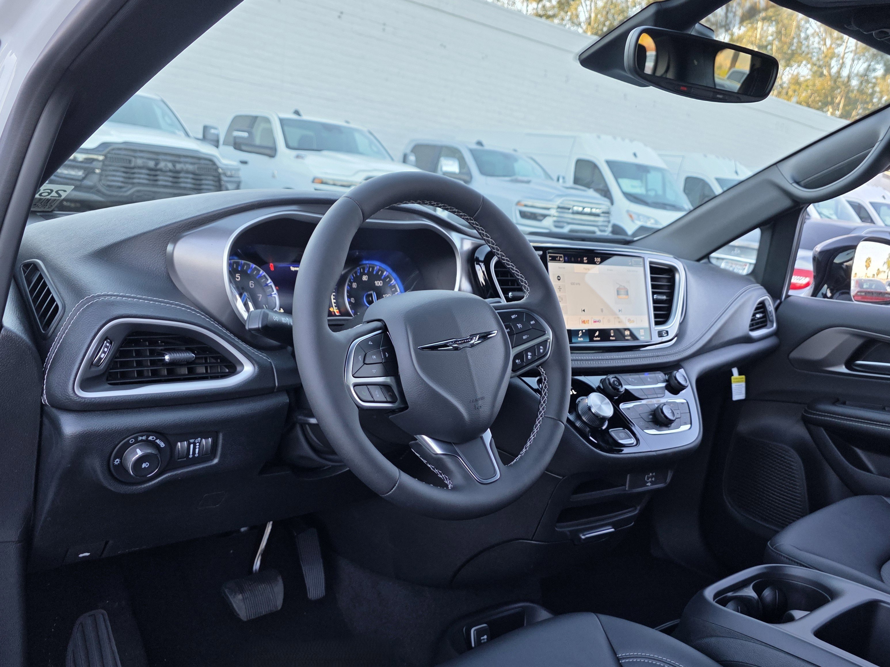 New 2026 Chrysler Pacifica Select image 8