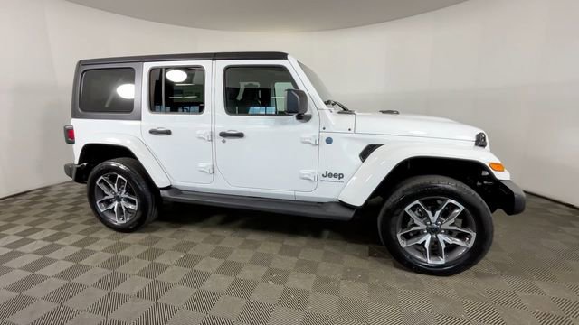 Used 2024 Jeep Wrangler Unlimited w/ Convenience Group AWD/4WD image 3