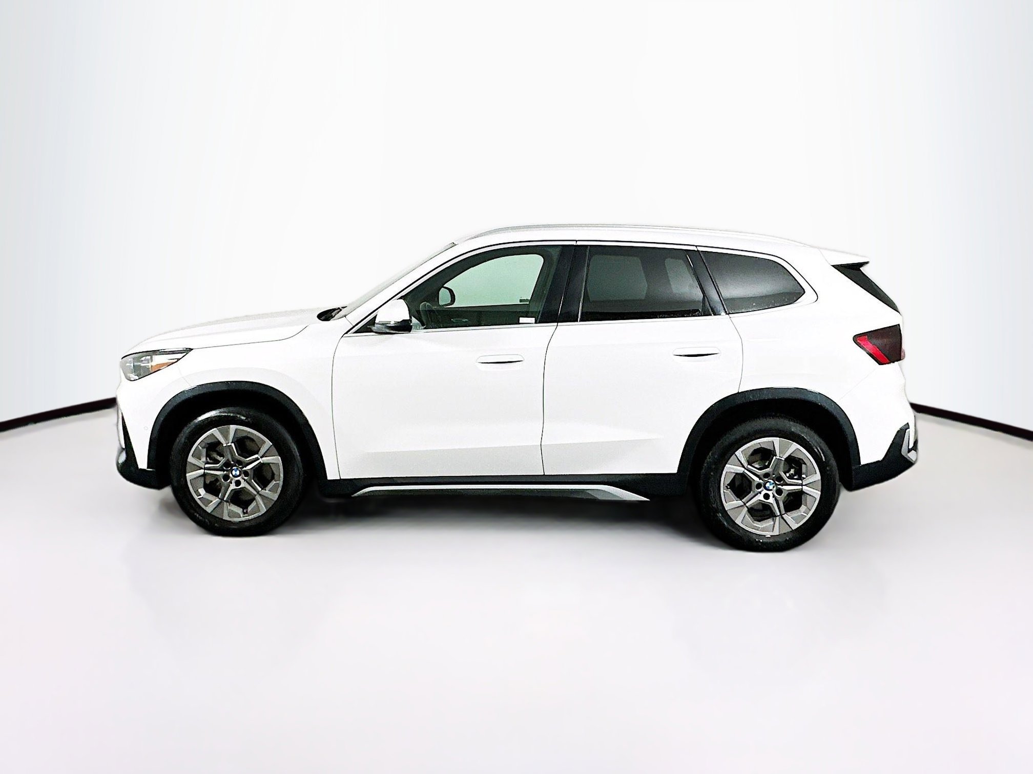 Used 2025 BMW X1 xDrive28i image 4