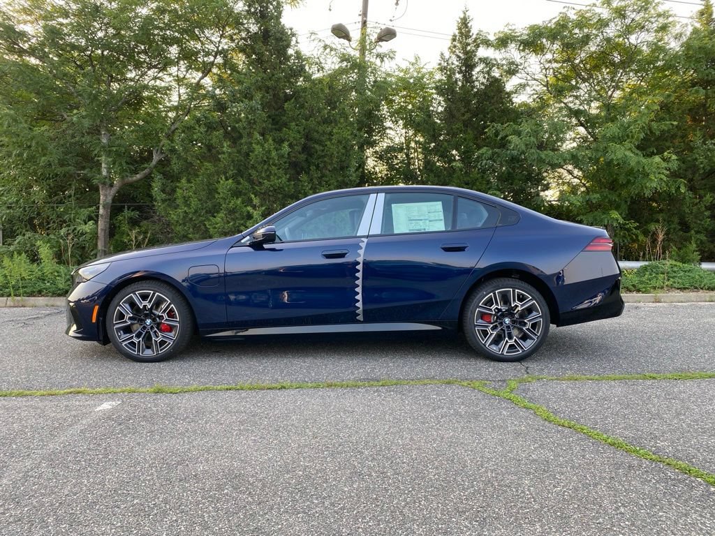 New 2027 BMW 550e xDrive w/ Premium Package AWD/4WD image 4