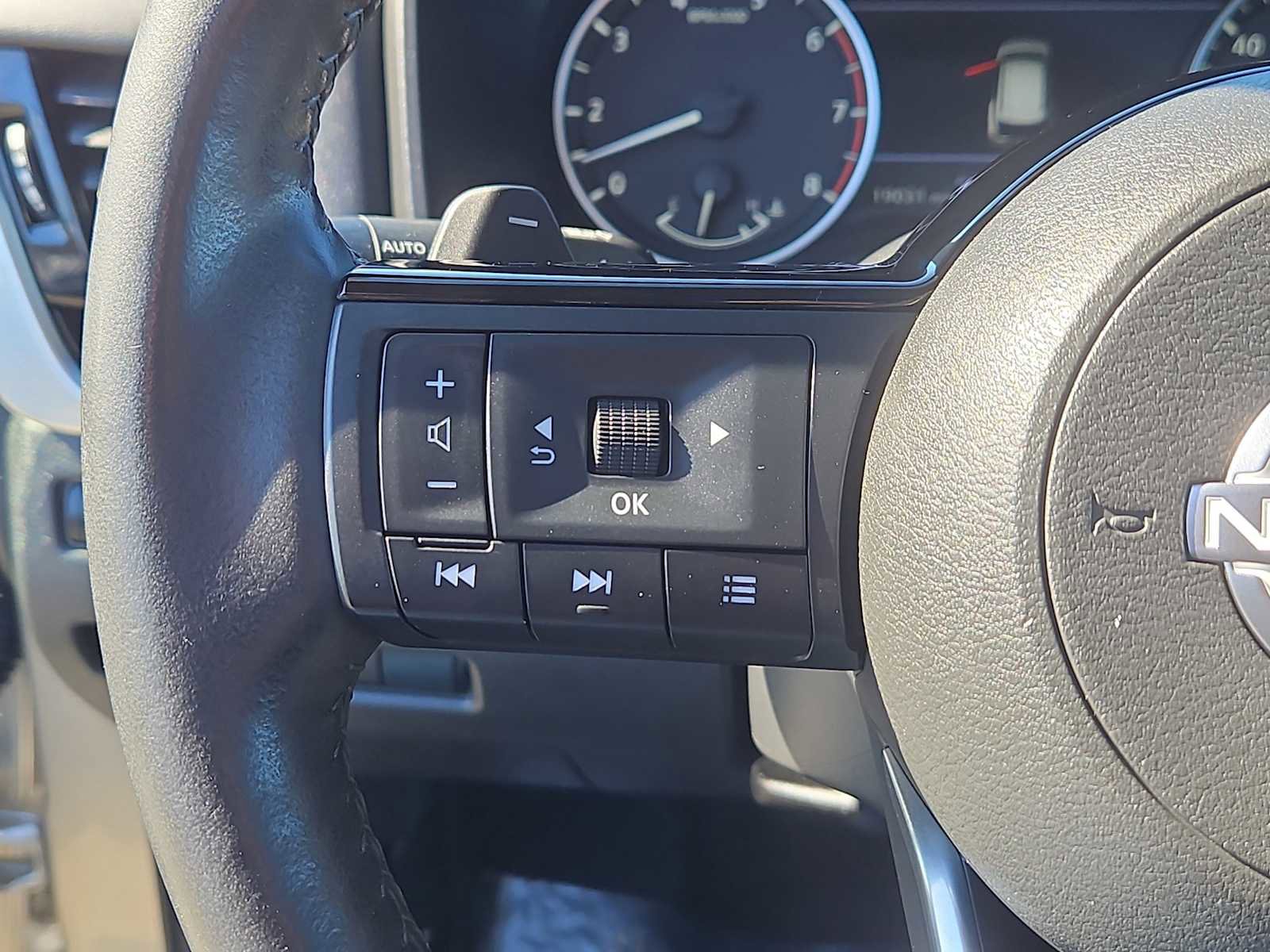 Used 2023 Nissan Rogue SL w/ SL Premium Package image 27