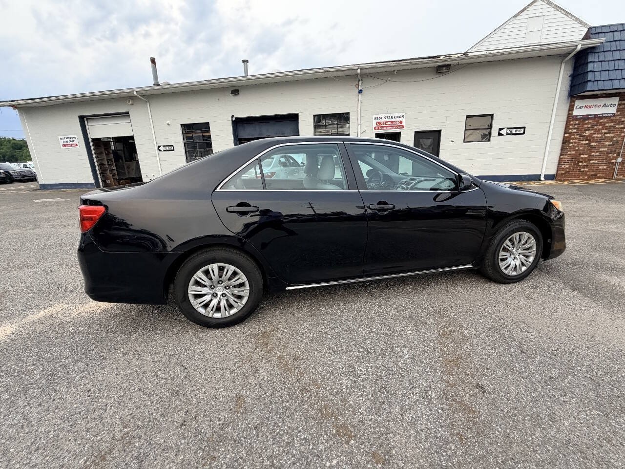 Used 2012 Toyota Camry LE FWD image 19