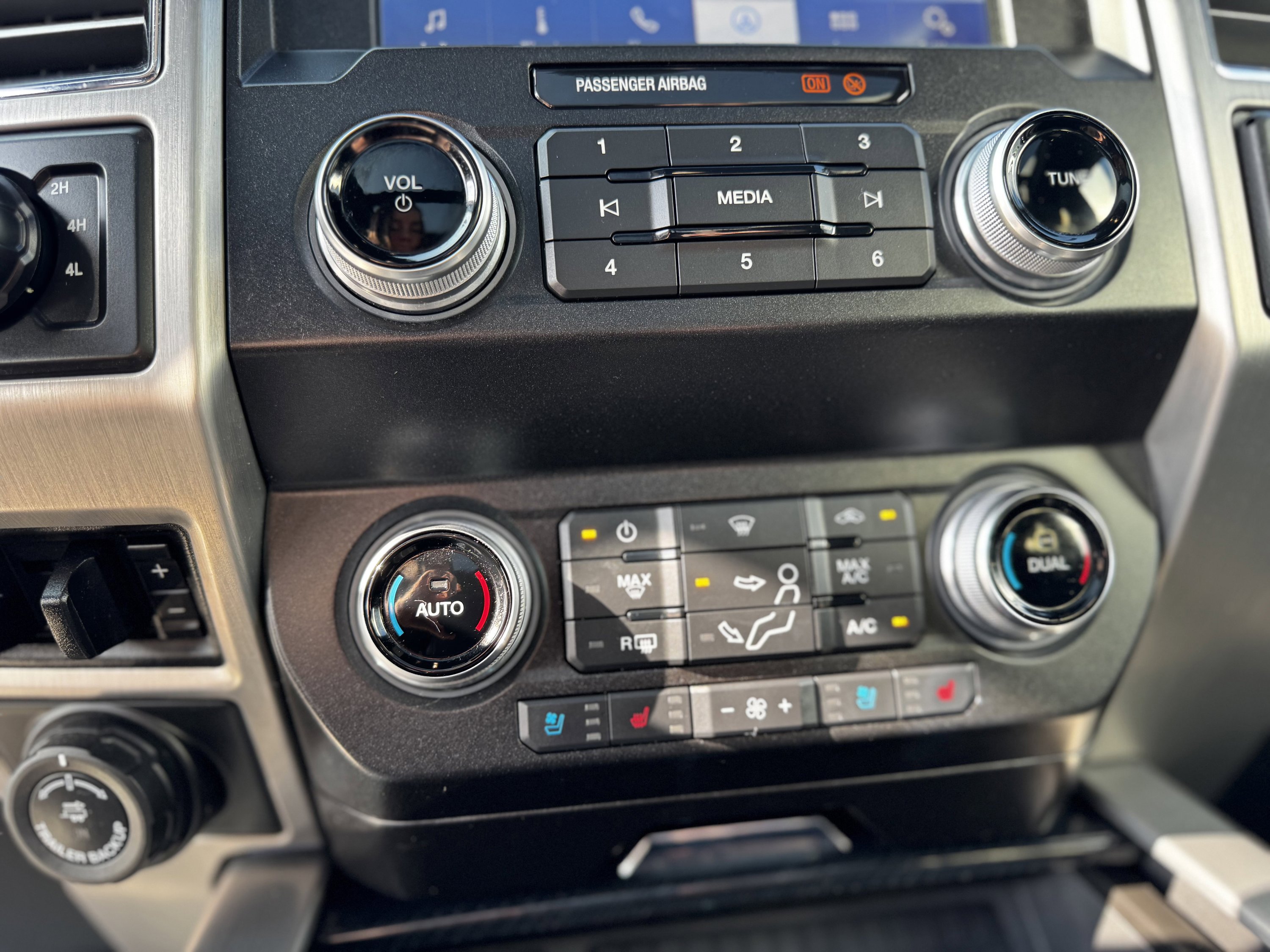 Used 2021 Ford F250 Platinum w/ FX4 Off-Road Package image 18