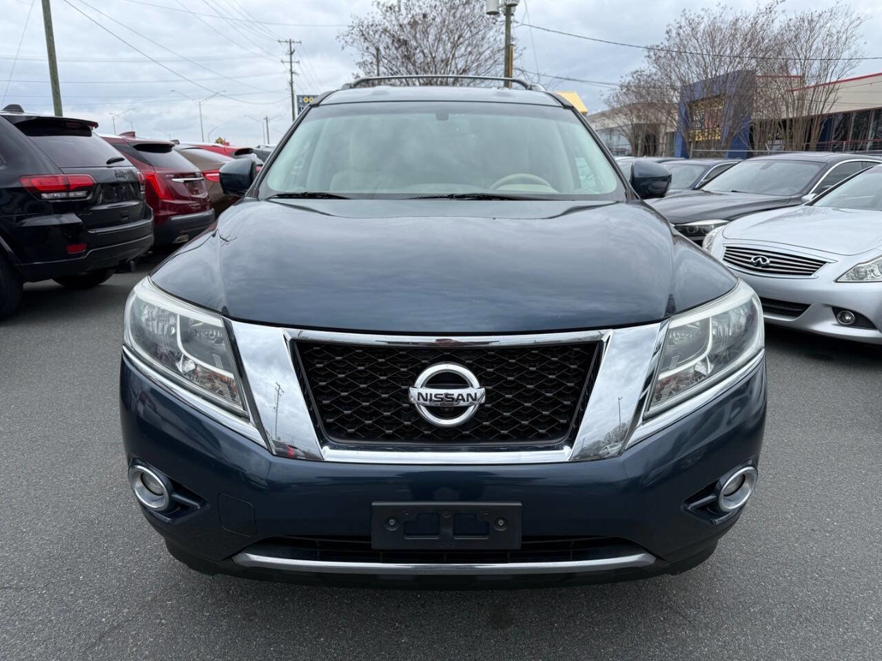 Used 2013 Nissan Pathfinder FWD image 2