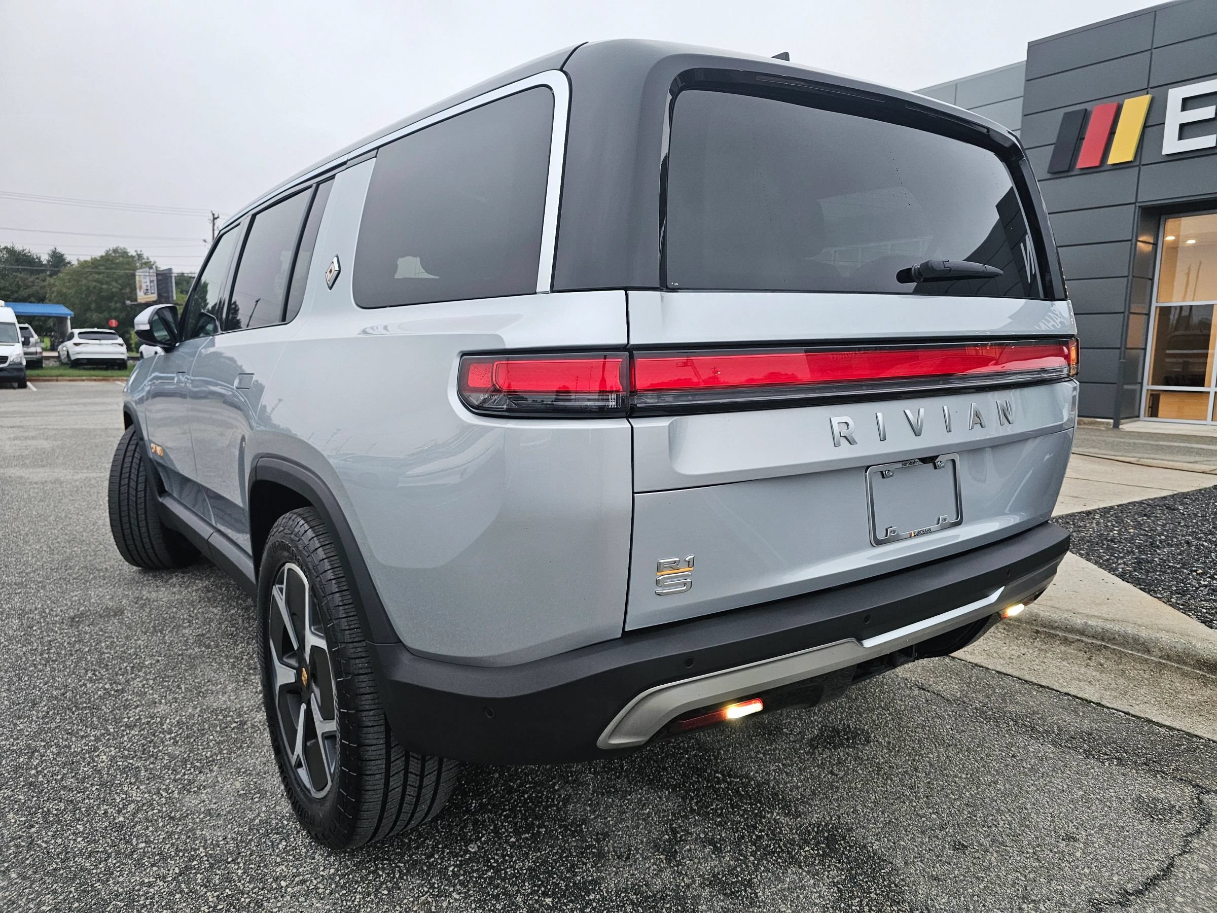 Used 2024 Rivian R1S Adventure Quad AWD/4WD image 3