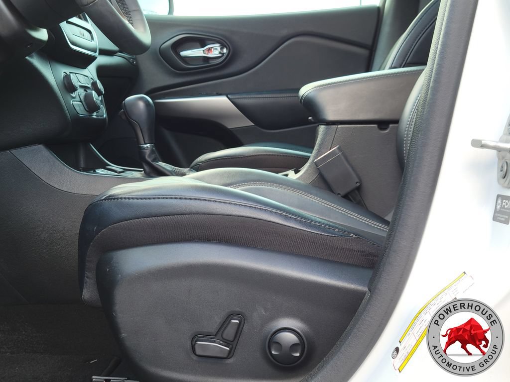 Used 2022 Jeep Cherokee Latitude Lux w/ Sun & Sound Group FWD image 25