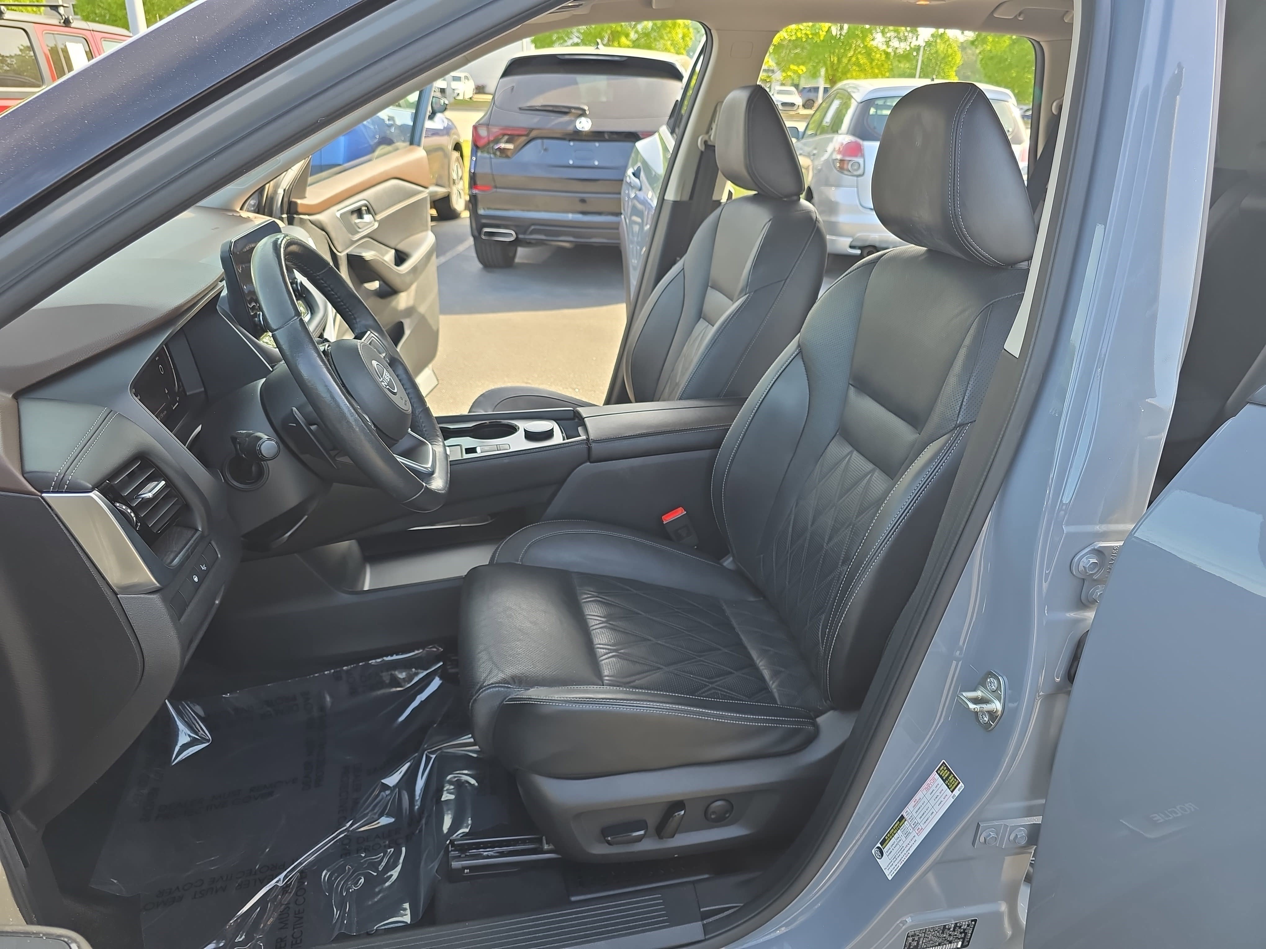 Used 2022 Nissan Rogue Platinum w/ Head-Up Display Package AWD/4WD image 16