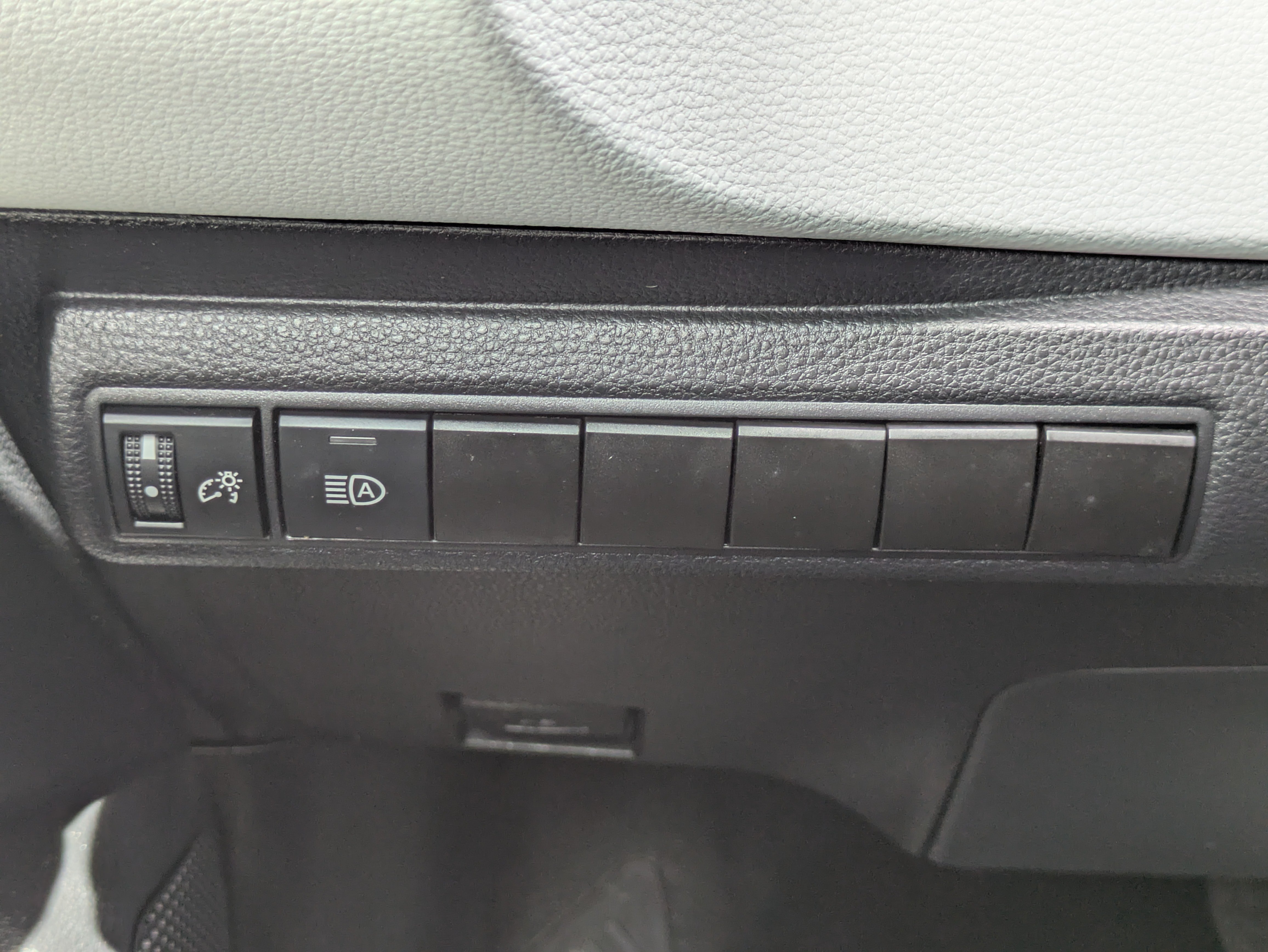 Used 2025 Toyota Corolla SE FWD image 32