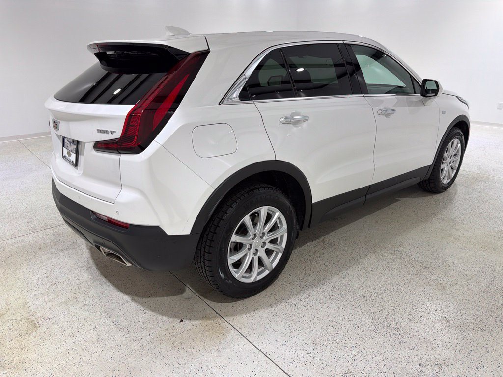 Used 2022 Cadillac XT4 Luxury w/ Driver Awareness Package FWD image 5