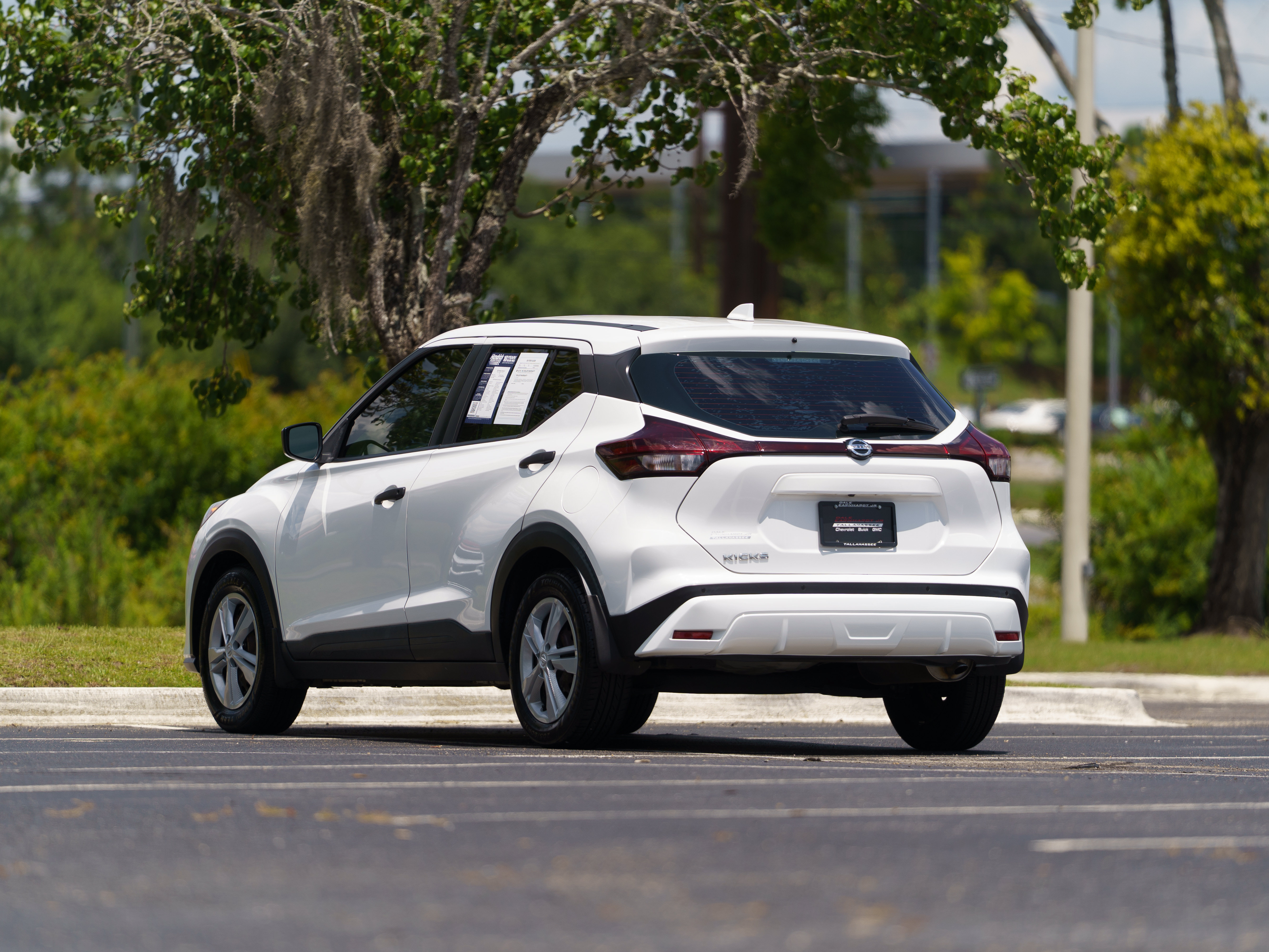 Used 2021 Nissan Kicks S FWD image 3