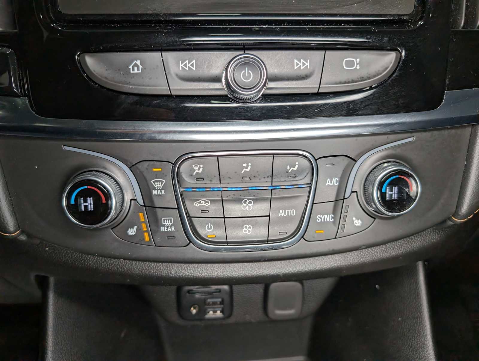 Certified 2021 Chevrolet Traverse RS image 30