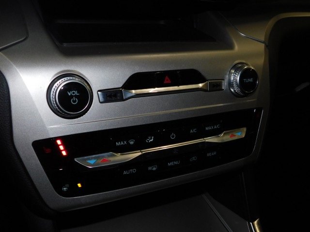 Used 2022 Ford Explorer XLT w/ Equipment Group 202A image 24