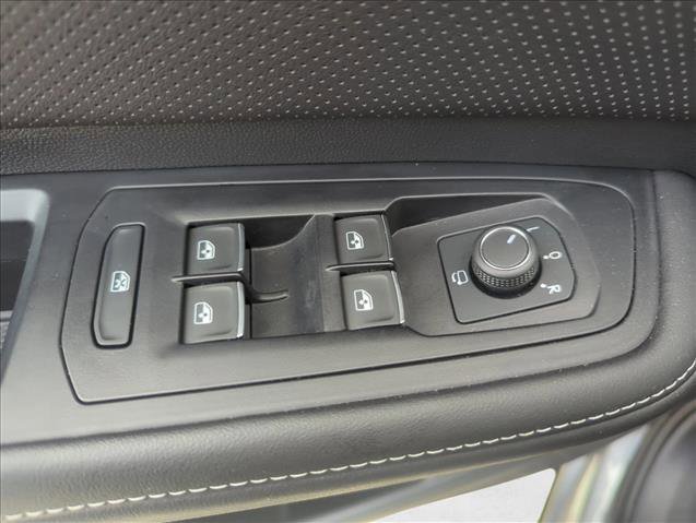 Used 2025 Volkswagen Atlas Cross Sport SEL Premium R-Line image 28