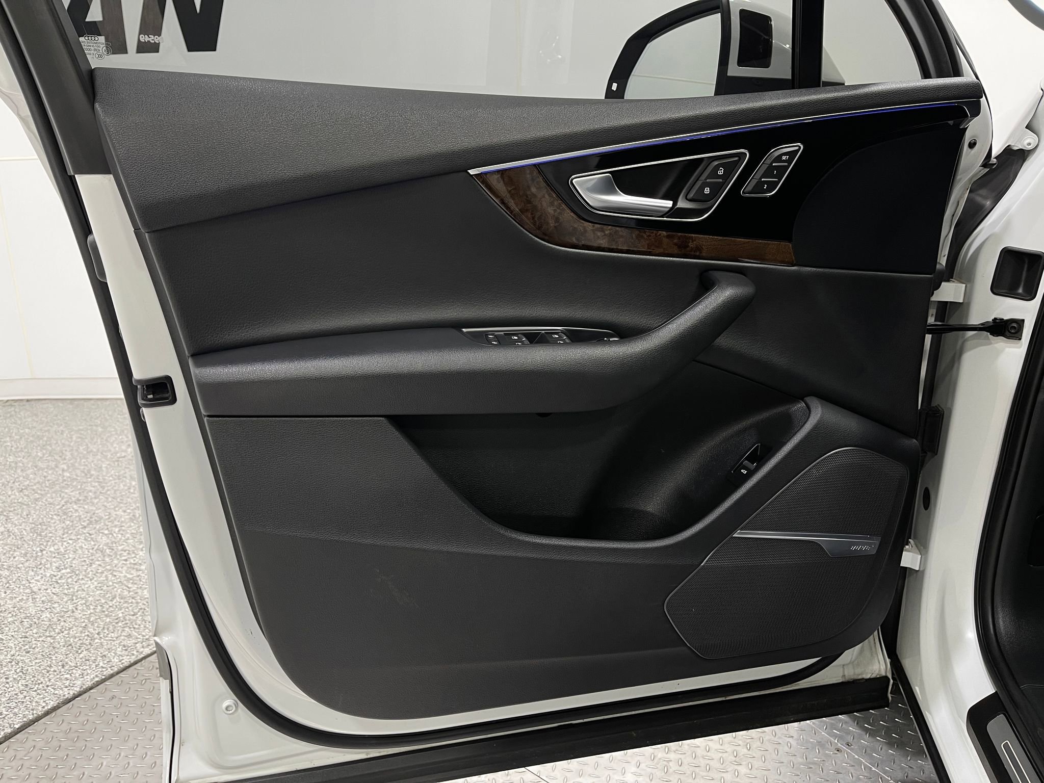 Used 2018 Audi Q7 3.0T Prestige w/ Prestige Package image 16