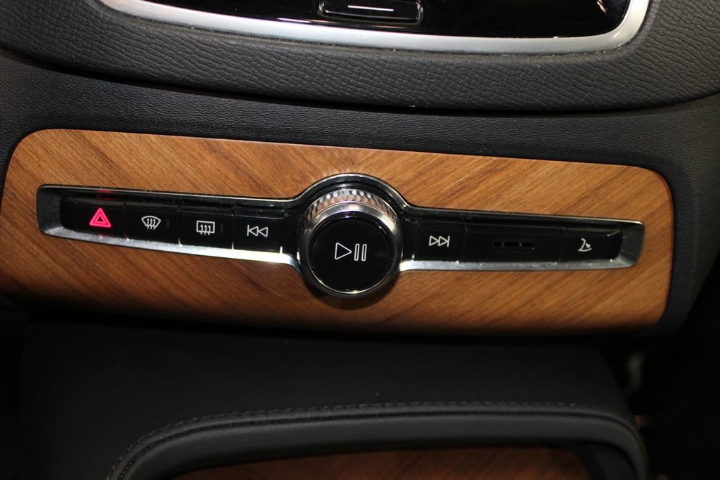 Used 2024 Volvo XC90 T8 Plus w/ Protection Package Premier AWD/4WD image 48