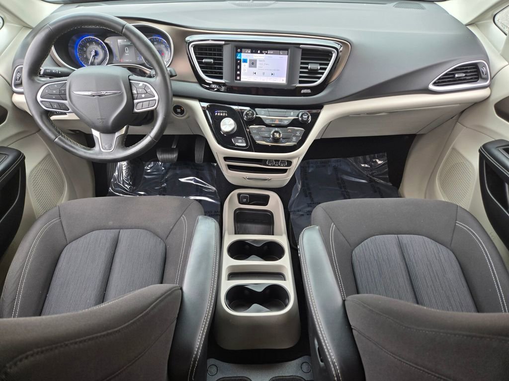 Used 2022 Chrysler Voyager LX image 14