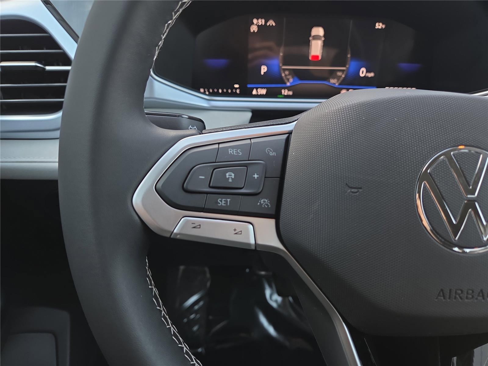 New 2026 Volkswagen Taos SE image 15