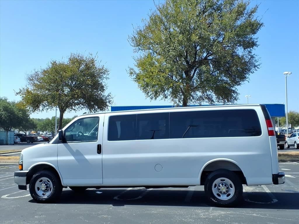 Used 2025 Chevrolet Express 3500 LT w/ LT Preferred Equipment Group RWD image 10