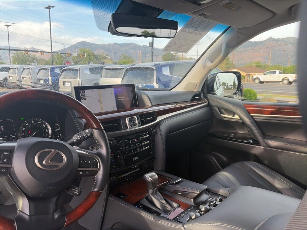 Used 2021 Lexus LX 570 4WD w/ Luxury Package image 30
