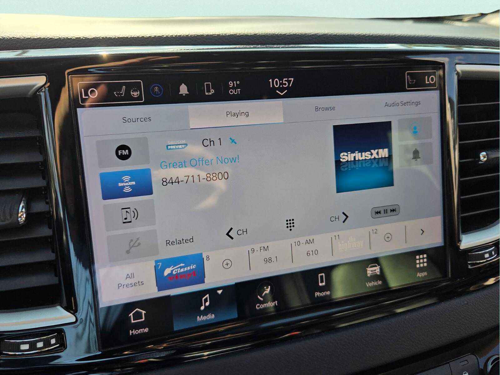 Used 2023 Chrysler Pacifica Touring-L FWD image 19