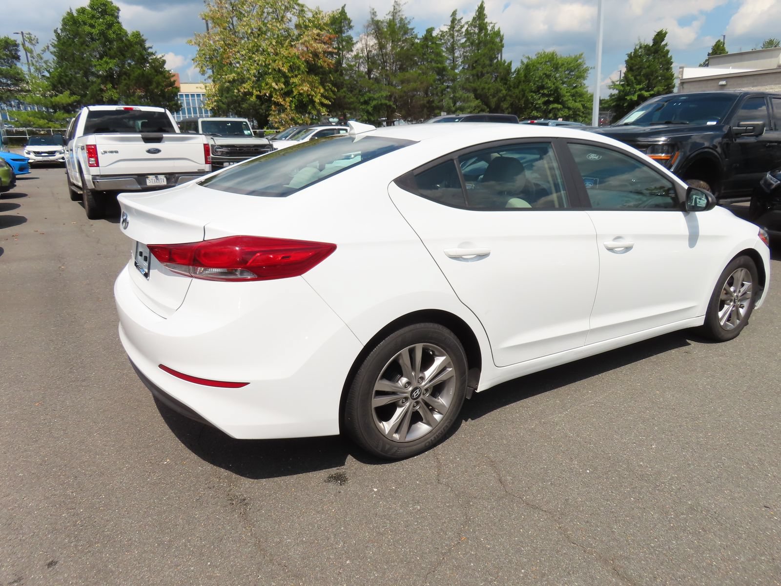 Used 2017 Hyundai Elantra SE FWD image 4