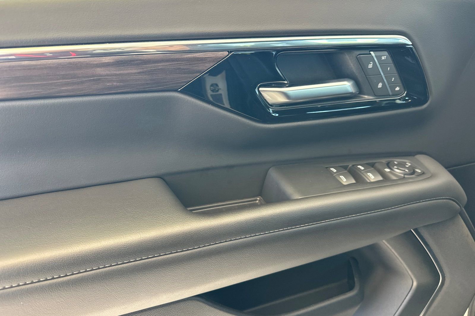 Used 2025 Chevrolet Tahoe LT AWD/4WD image 11