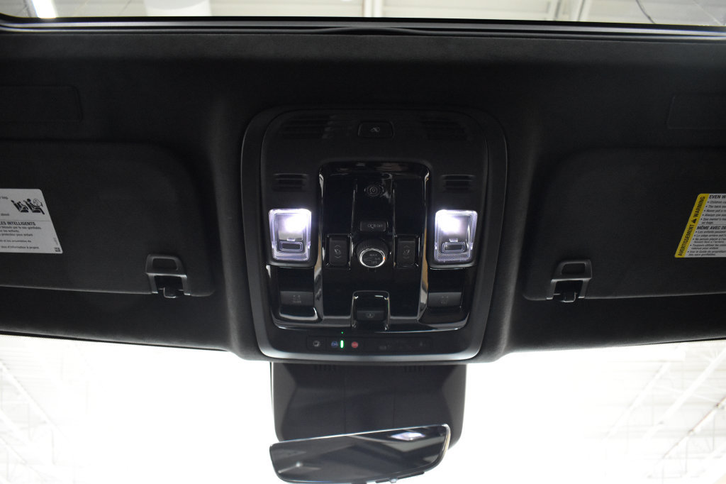 Used 2025 Cadillac Escalade ESV Sport Platinum w/ LPO, Floor Liner Package AWD/4WD image 30