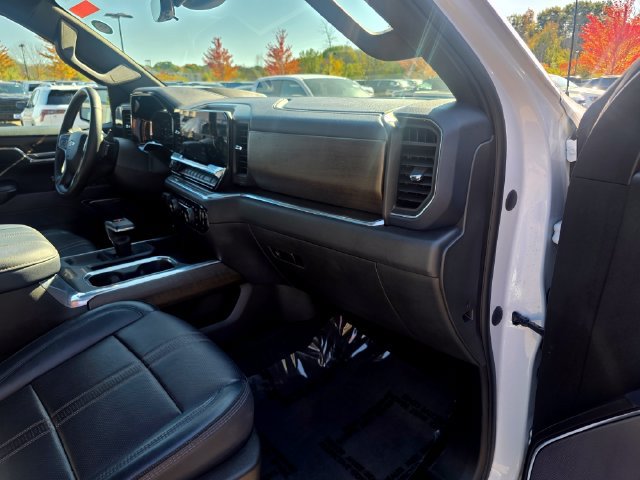 Used 2023 Chevrolet Silverado 1500 High Country w/ High Country Premium Package AWD/4WD image 12