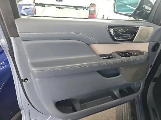 Used 2019 Lincoln Navigator Black Label image 11