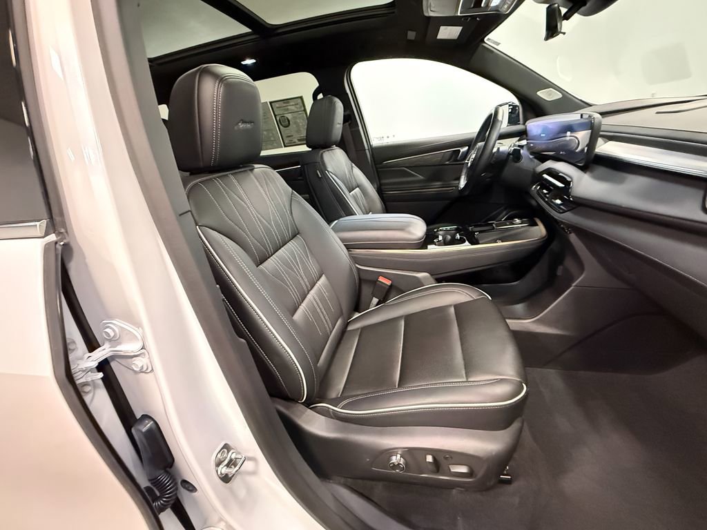 Used 2025 Buick Enclave Avenir w/ Super Cruise Package AWD/4WD image 14