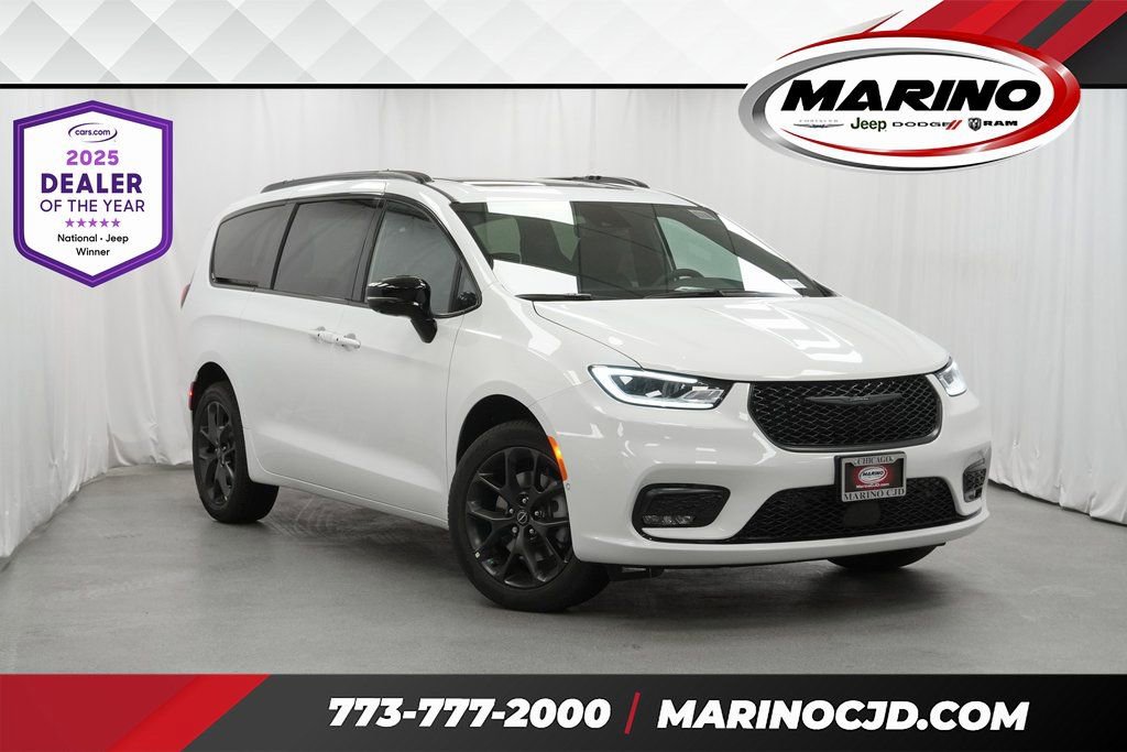New 2026 Chrysler Pacifica Limited w/ S Appearance Package