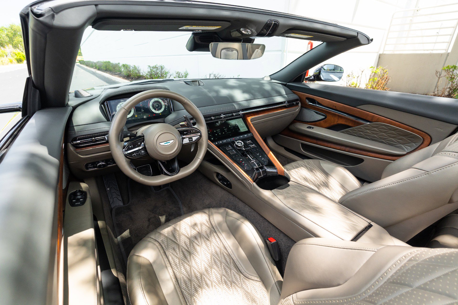 Used 2024 Aston Martin DB12 Convertible RWD image 71