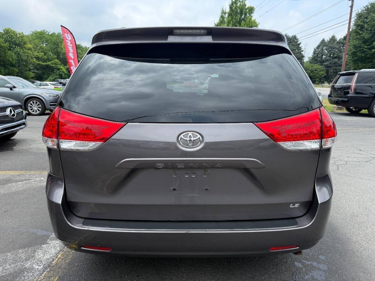 Used 2011 Toyota Sienna LE FWD image 4