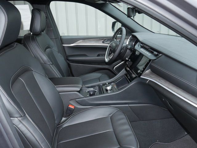New 2026 Jeep Grand Cherokee Limited w/ Luxury Tech Group II AWD/4WD image 23
