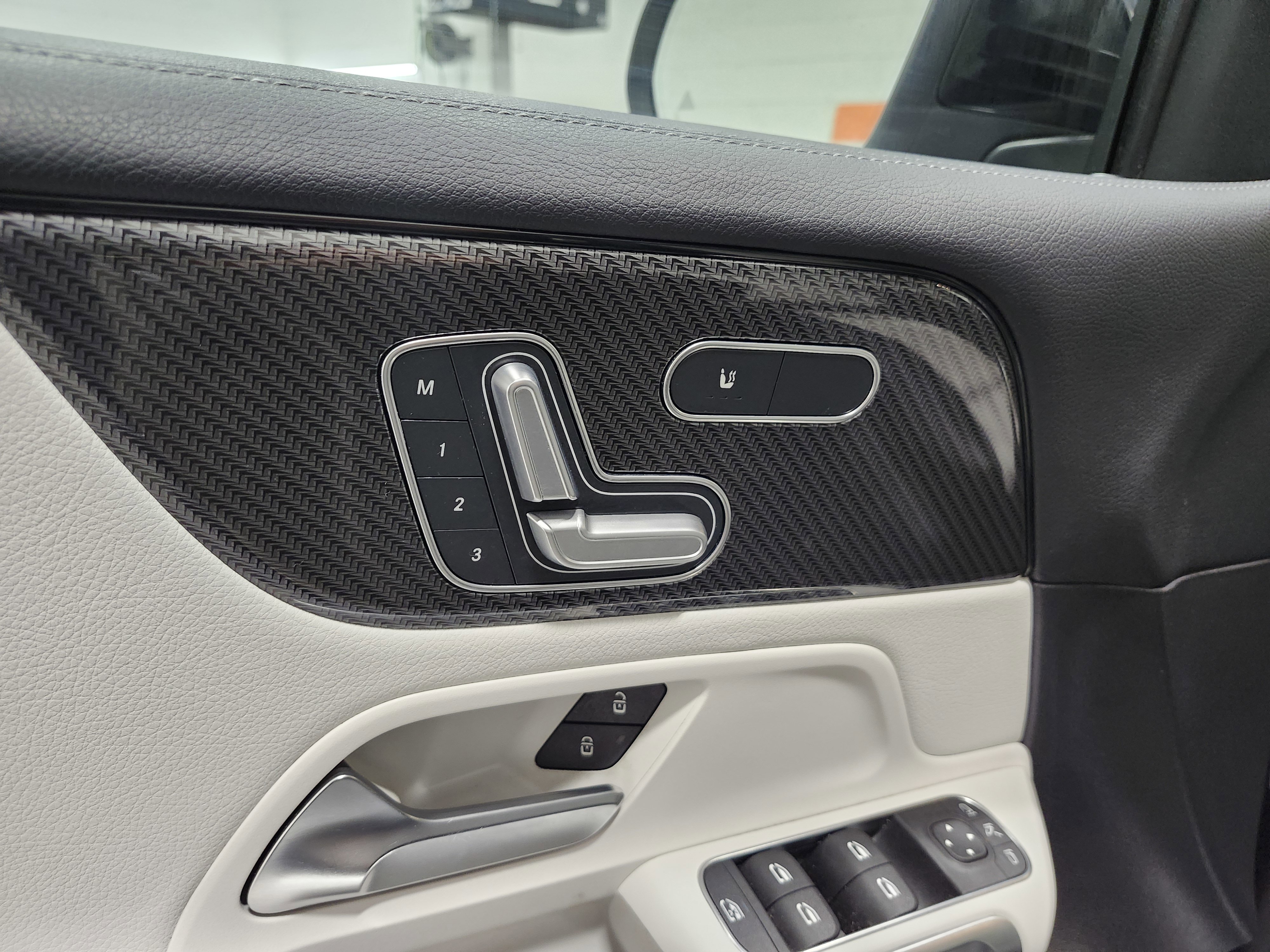 Used 2021 Mercedes-Benz GLB 250 4MATIC image 28