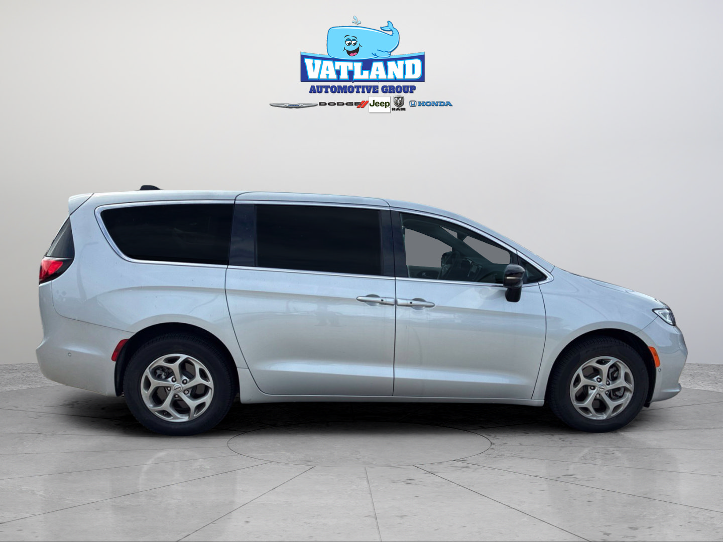 Certified 2024 Chrysler Pacifica Limited AWD/4WD image 6