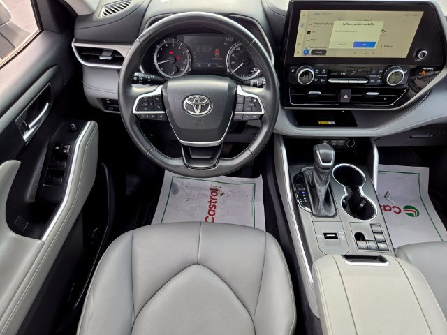 Used 2023 Toyota Highlander XLE FWD image 15