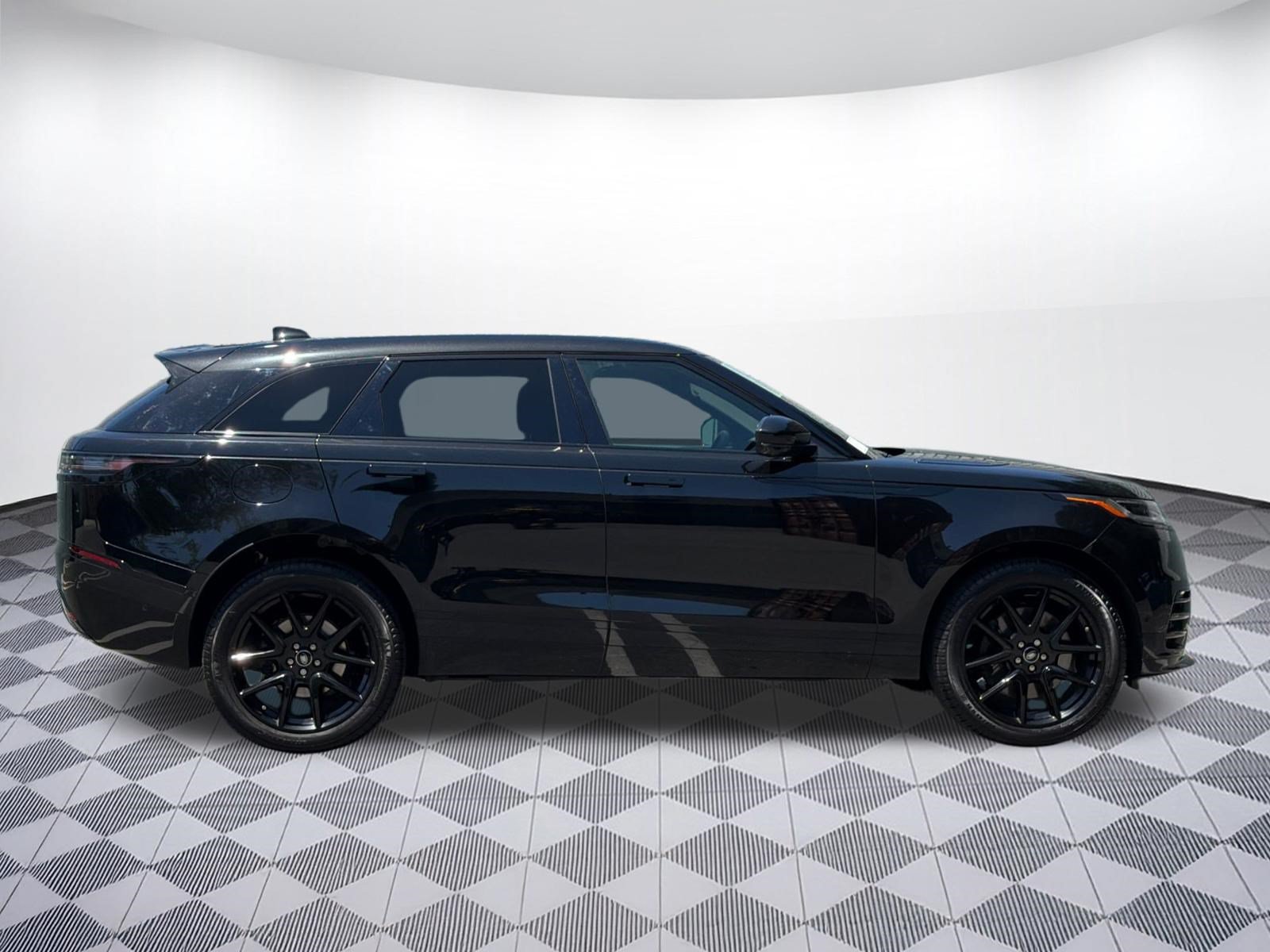 Certified 2026 Land Rover Range Rover Velar Dynamic SE AWD/4WD image 8