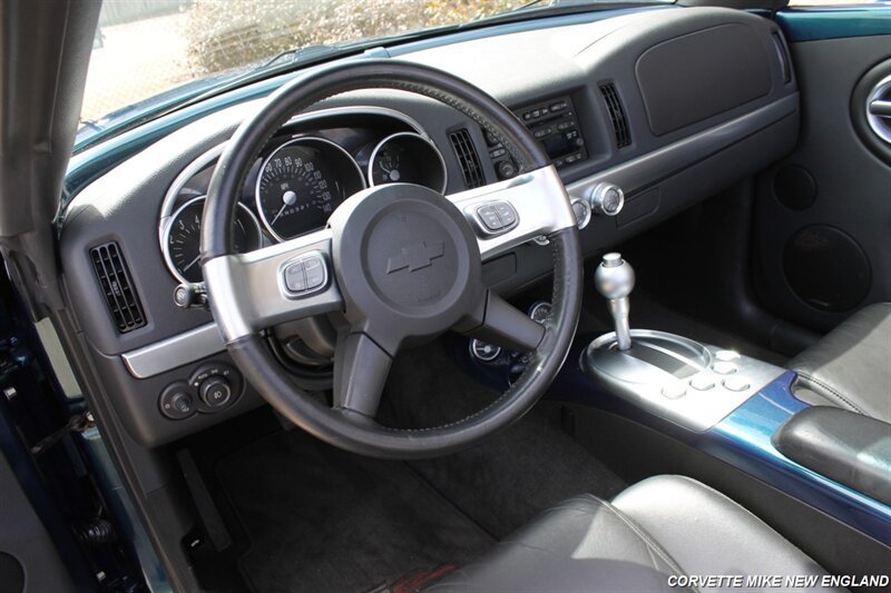 Used 2006 Chevrolet SSR w/ Preferred Equipment Group RWD image 19