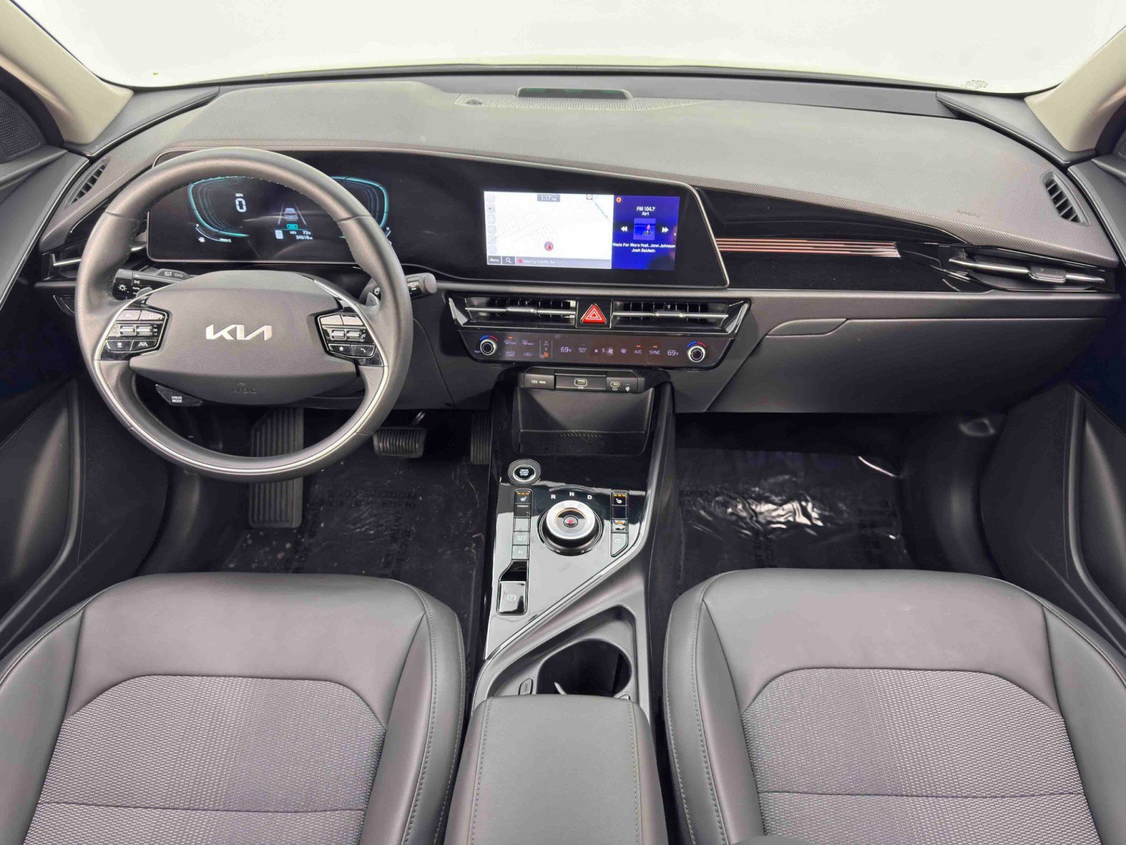 Used 2023 Kia Niro EX FWD image 11