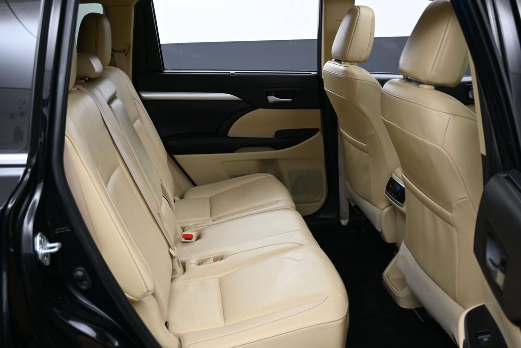 Used 2019 Toyota Highlander XLE AWD/4WD image 41