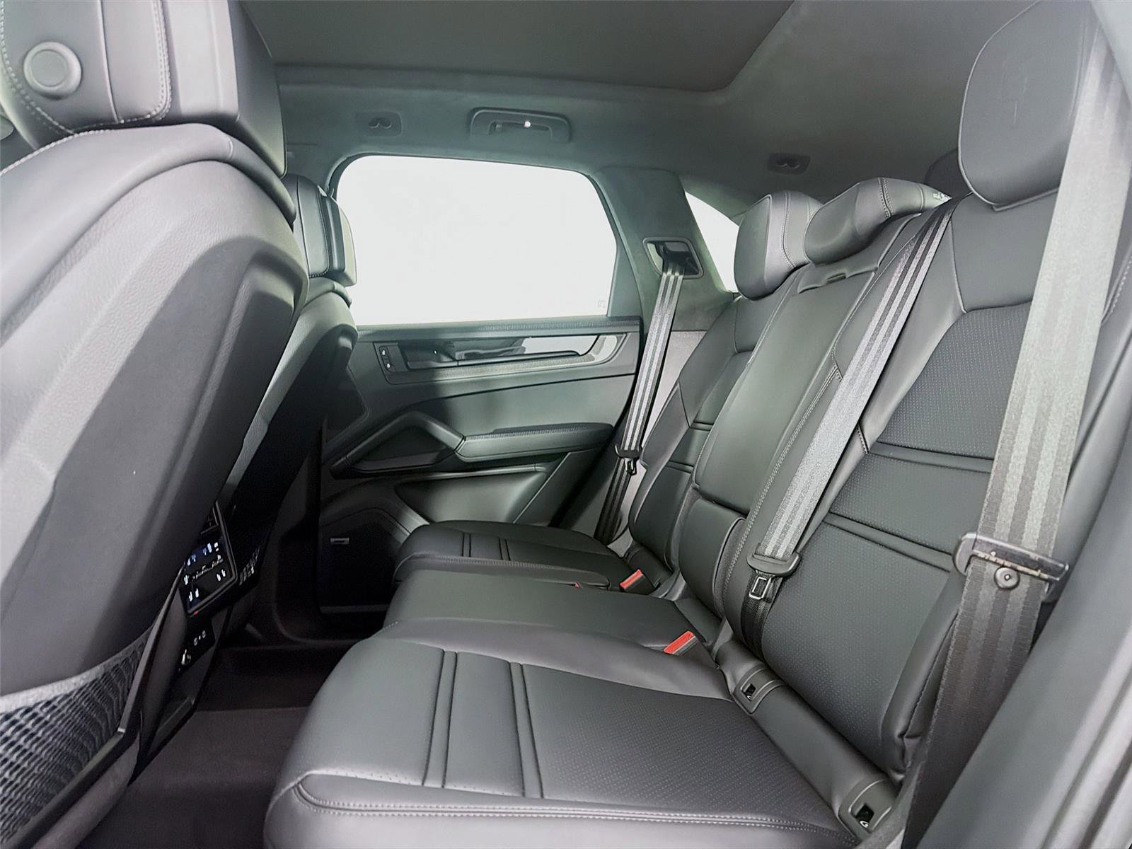 New 2026 Porsche Cayenne GTS image 18