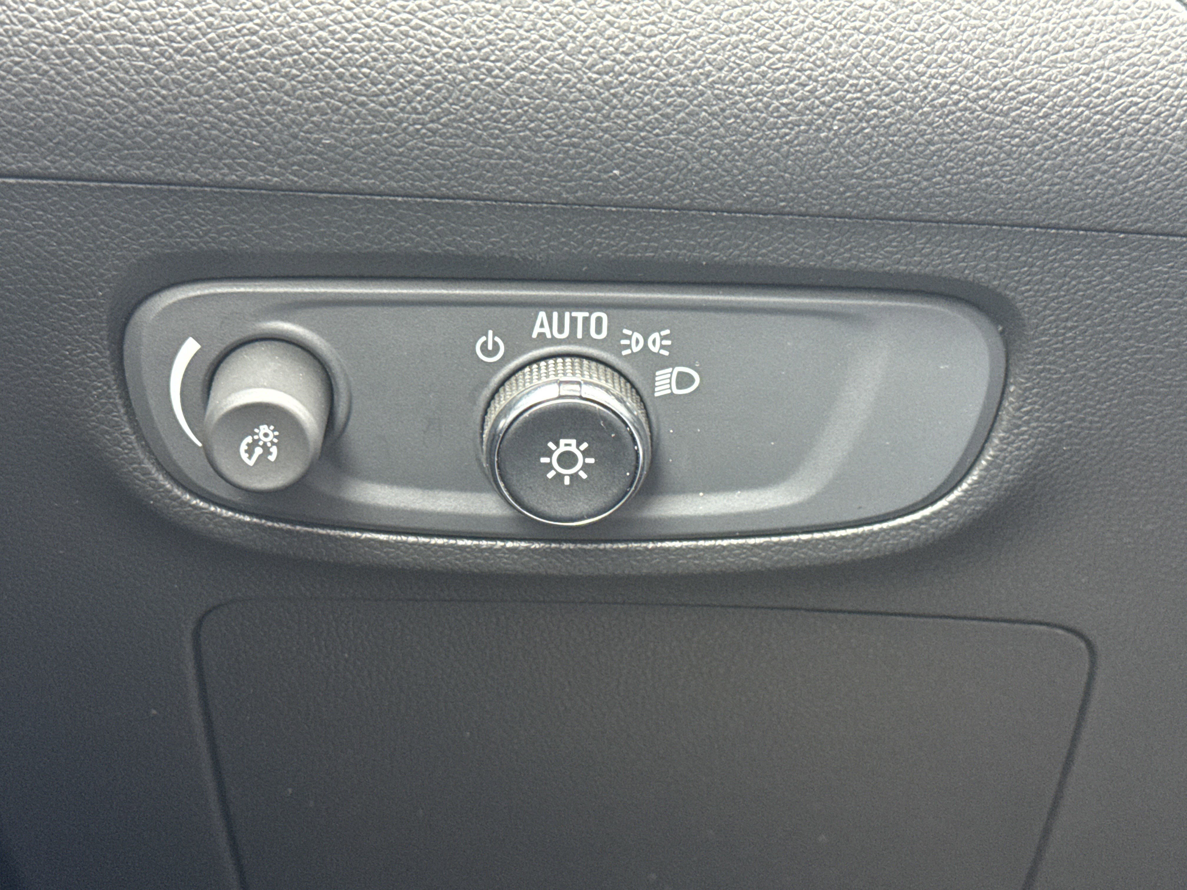 Used 2024 Buick Encore GX Sport Touring image 13