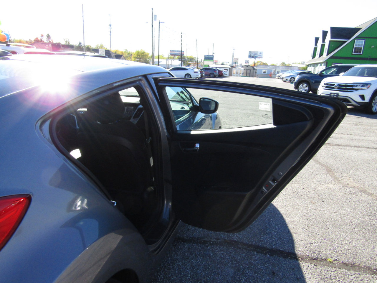 Used 2017 Hyundai Veloster Value Edition image 21