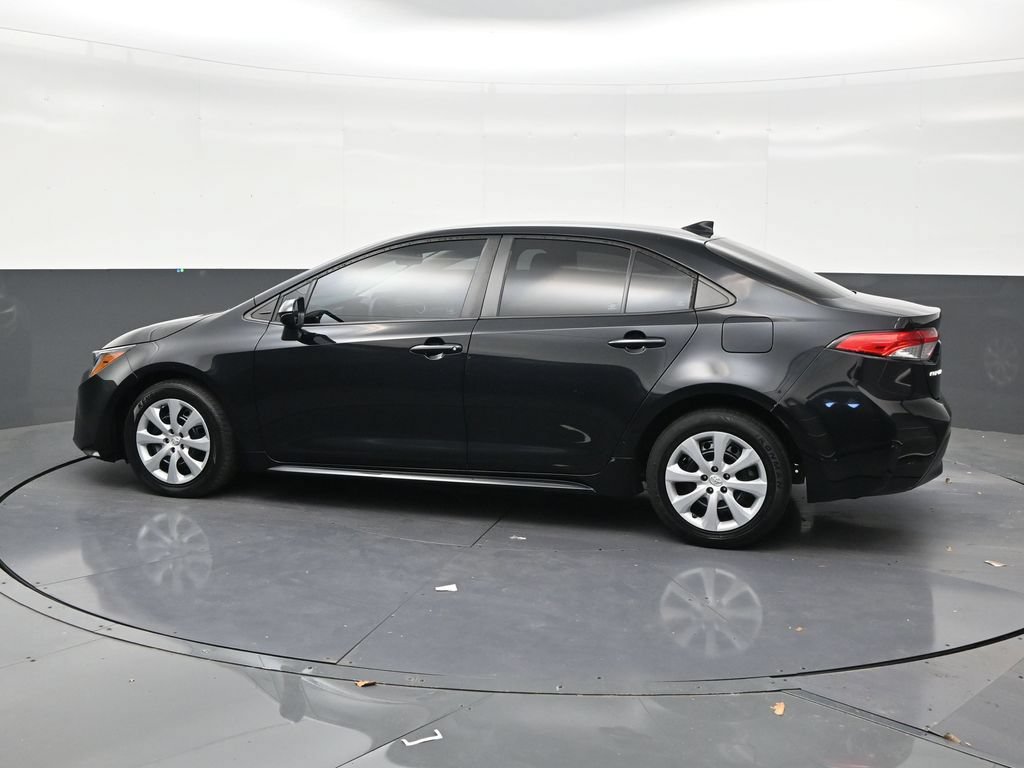 Used 2023 Toyota Corolla LE FWD image 2